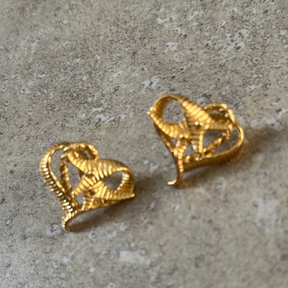 💖4/$30 New Elegant Gold Heart Earrings